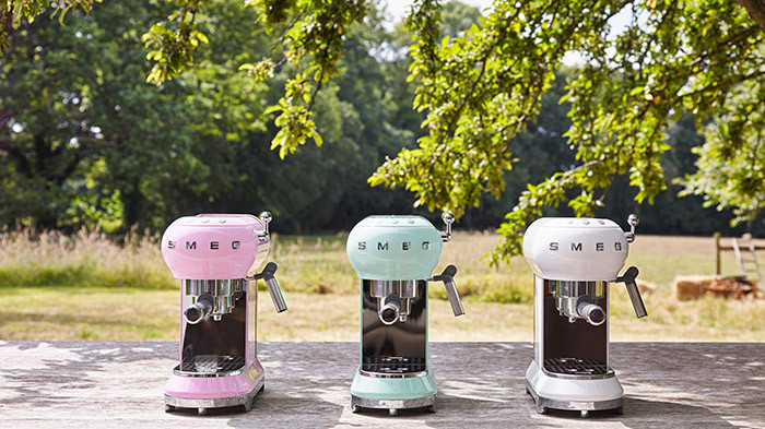 Цена на Smeg ECF01CREU - 48690 руб в 