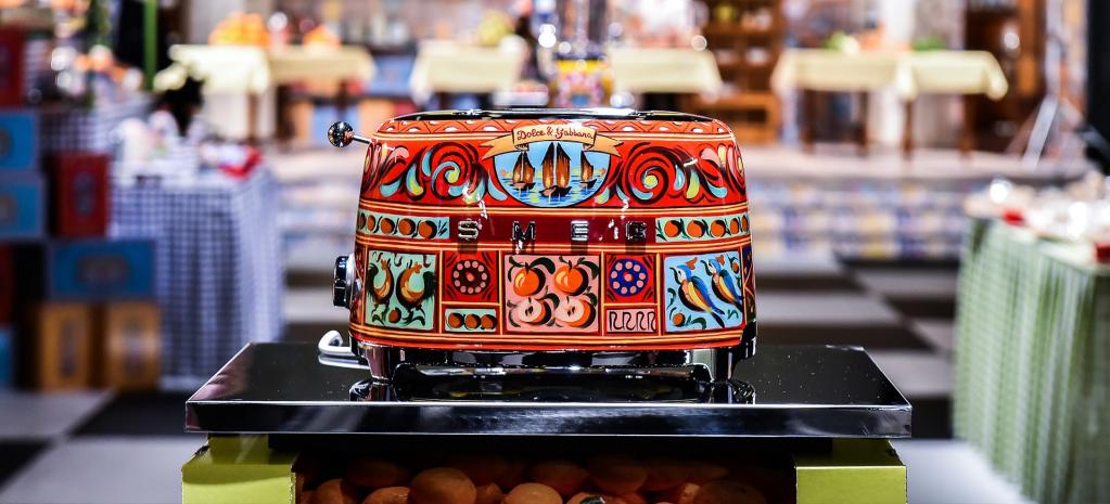 SMEG & Dolce&Gabbana — холодильники, на которые нельзя навесить магниты SMEG & Dolce&Gabbana — холодильники, на которые нельзя навесить магниты