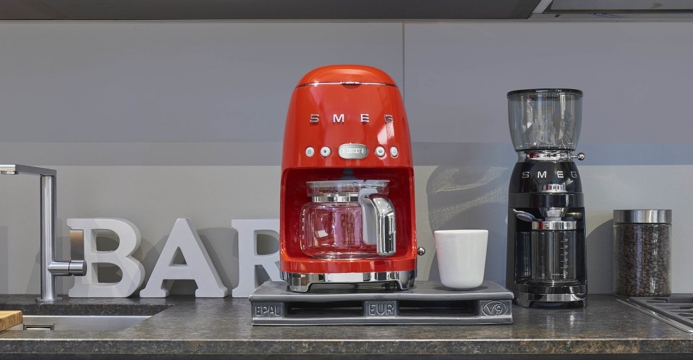 Красные кофемашины Smeg 