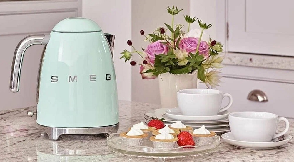 Обзор на электрический чайник Smeg KLF03PGEU