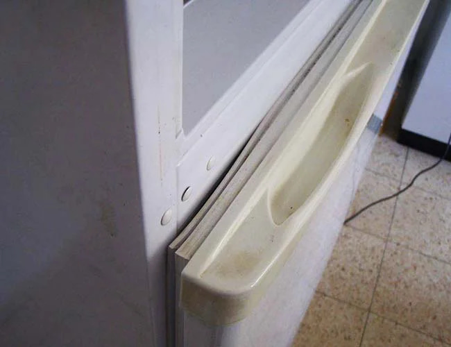 Почему течет холодильник