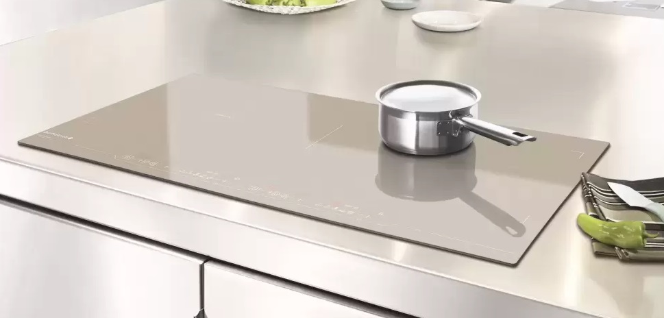 Белые индукционные варочные панели De Dietrich  Белые индукционные варочные панели De Dietrich