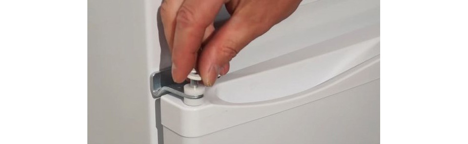  Как перевесить дверь холодильника Liebherr 