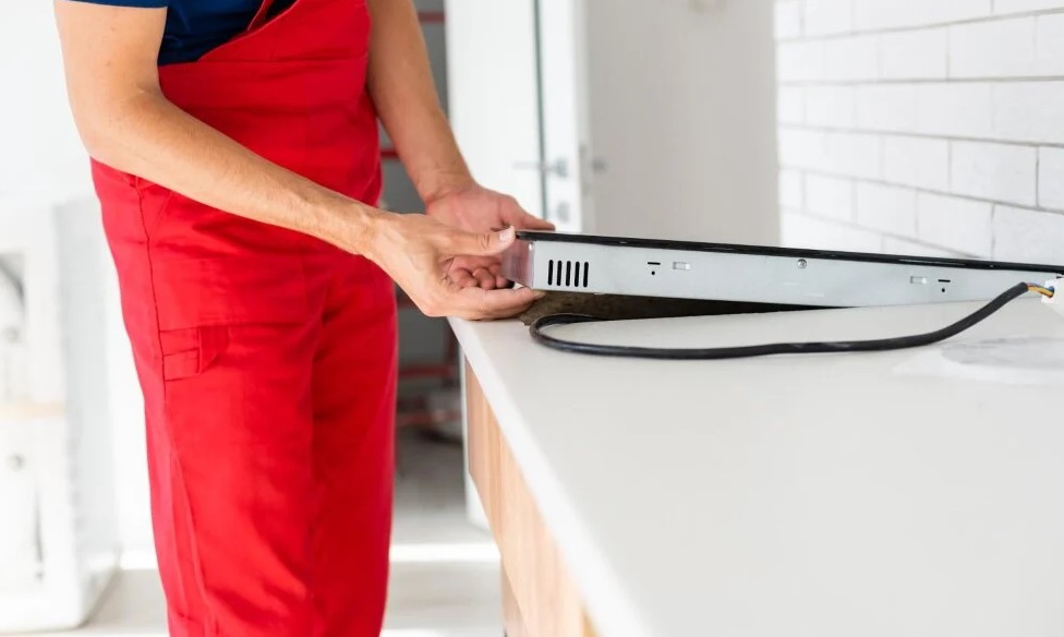 Как включить и выключить индукционную варочную панель