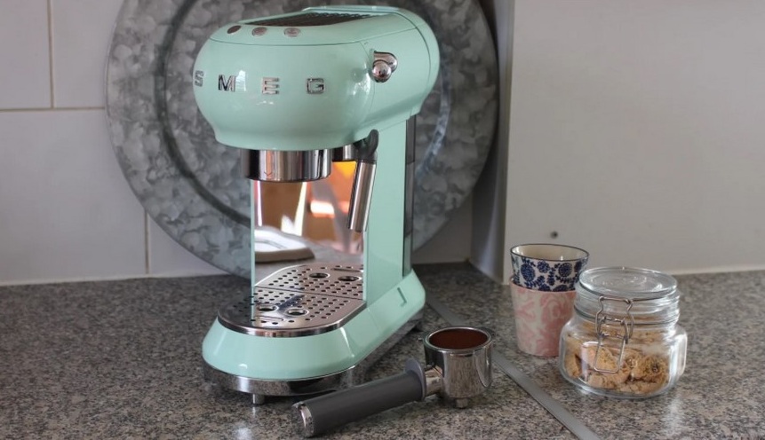 Кофемашины-эспрессо Smeg  Кофемашины-эспрессо Smeg