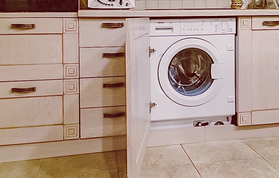 Как правильно установить встраиваемую стиральную машину Как правильно установить встраиваемую стиральную машину