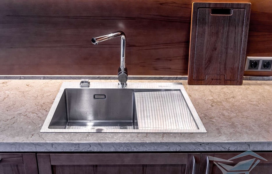 Мойки Omoikiri вровень со столешницей Мойки Omoikiri вровень со столешницей