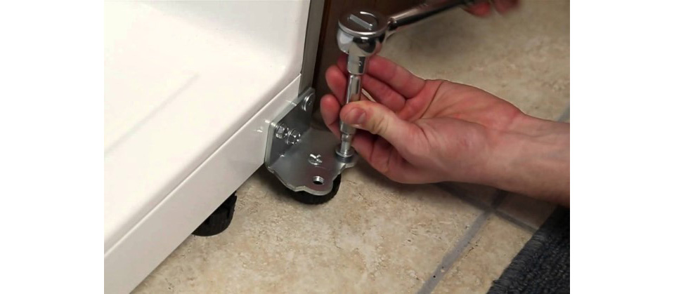 Как перевесить дверь холодильника Bosch 