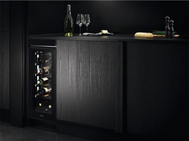 Встраиваемый винный шкаф AEG AWUS018B7B (preview 3)