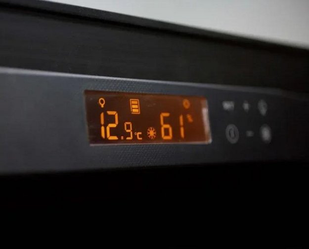 Монотемпературный винный шкаф EuroCave Р-300029-M (preview 4)