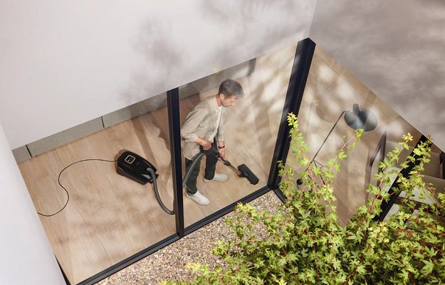 Пылесос Miele SUSF0 Guard L1 AllFloor Noir черный (preview 7)