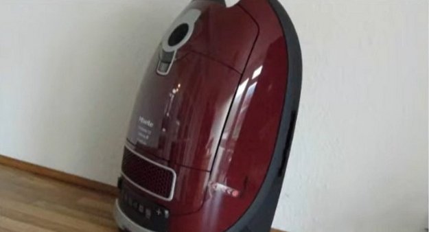 Пылесос Miele Complete C3 Silence EcoLine SGSK5 белый (video 1)