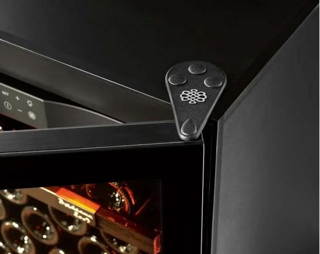 Мультитемпературный винный шкаф EuroCave P-300019-S (preview 3)