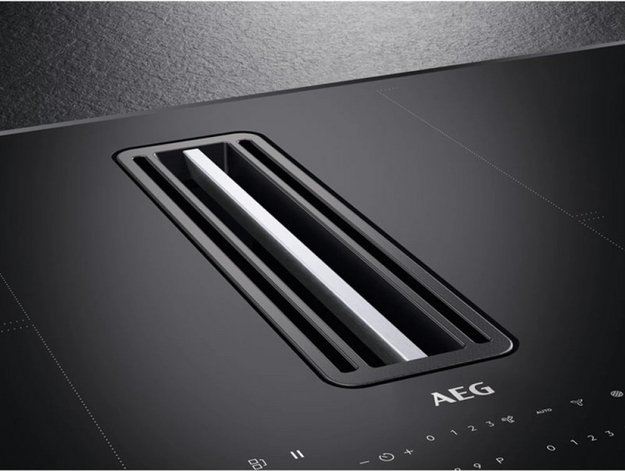 Варочная панель со встроенной вытяжкой AEG CCE84779CB (preview 2)