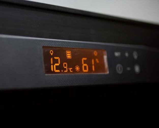 Встраиваемый монотемпературный винный шкаф EuroCave K-800020-L (preview 7)