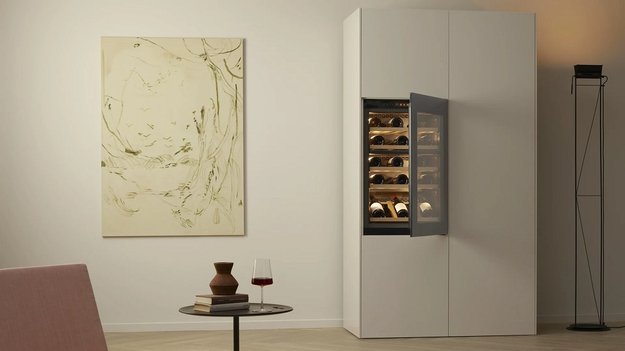 Встраиваемый винный шкаф V-ZUG WineCooler V4000 90 WC4T-51102 R черное стекло (фото 3) Встраиваемый винный шкаф V-ZUG WineCooler V4000 90 WC4T-51102 R черное стекло (preview 3)