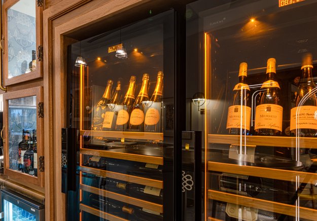 Монотемпературный винный шкаф + дополнительная подсветка EuroCave P-300057-L (preview 2)