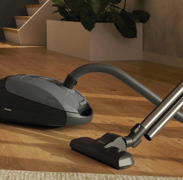 Пылесос Miele Classic C1 SBAF5 Junior PowerLine серый (фото 2) Пылесос Miele Classic C1 SBAF5 Junior PowerLine серый (preview 2)