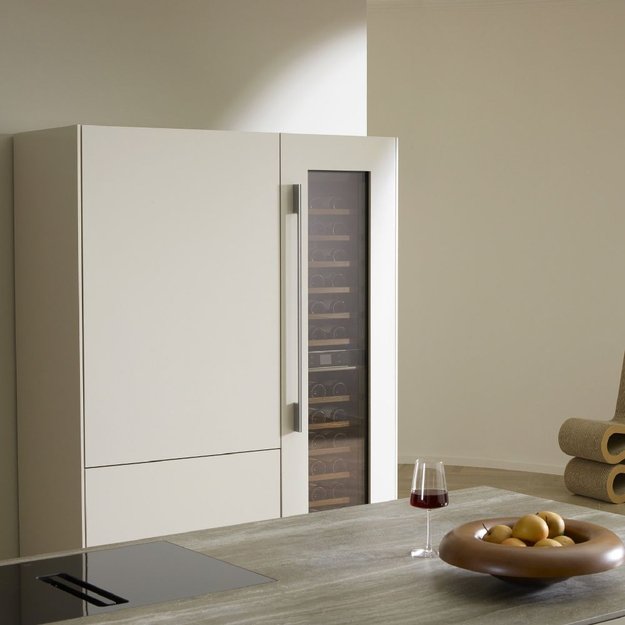 Встраиваемый винный шкаф V-Zug WineCooler V6000 Supreme WC6T-51097 R (фото 3) Встраиваемый винный шкаф V-Zug WineCooler V6000 Supreme WC6T-51097 R (preview 3)