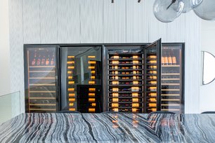 Монотемпературный винный шкаф EuroCave V-ROYALE-L V-10002-L фото 3