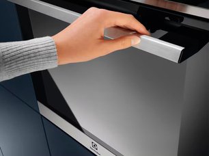 Духовой шкаф Electrolux EOA9S31CX фото 3