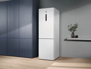 Холодильник Electrolux RNC7ME32W2 фото 3