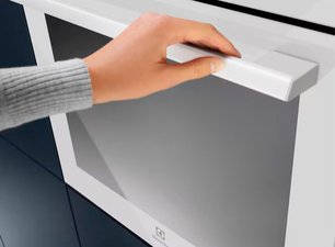 Духовой шкаф Electrolux EOE7C31V фото 4