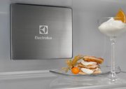 Встраиваемый холодильник Electrolux ENP7TD75S фото 4
