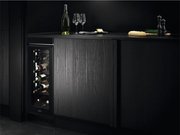 Встраиваемый винный шкаф AEG AWUS018B7B фото 3