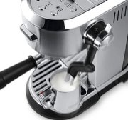 Рожковая кофеварка DeLonghi EC950.M фото 3