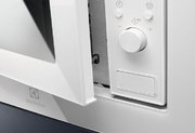 Встраиваемая микроволновая печь Electrolux LMS2173EMW фото 4