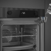 Духовой шкаф с функцией пара Smeg SO6201S2B фото 3