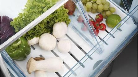 Ящик MaxiBox в морозильной камере Ящик MaxiBox в морозильной камере