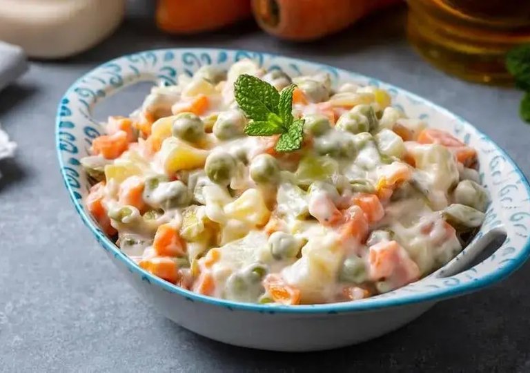 Можно ли, как и сколько хранить салат в холодильнике? Можно ли, как и сколько хранить салат в холодильнике?