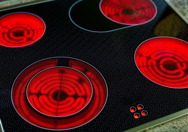 Электрическая варочная панель: плюсы, минусы и особенности работы Электрическая варочная панель: плюсы, минусы и особенности работы