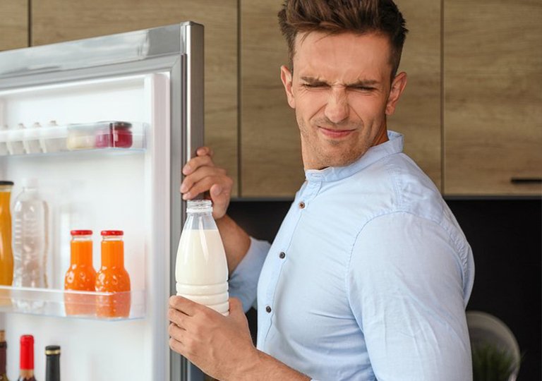 Чем помыть холодильник от неприятного запаха Чем помыть холодильник от неприятного запаха