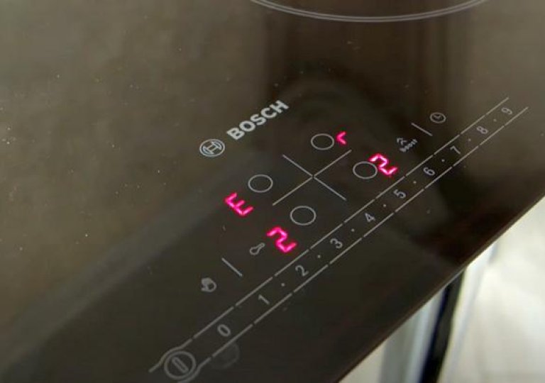 Ошибка E2 на индукционной варочной панели: высокая температура Ошибка E2 на индукционной варочной панели: высокая температура