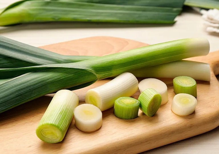 Можно ли, как и сколько хранить лук порей в холодильнике Можно ли, как и сколько хранить лук порей в холодильнике