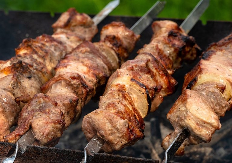 Можно ли, как и сколько хранить шашлык в холодильнике? Можно ли, как и сколько хранить шашлык в холодильнике?