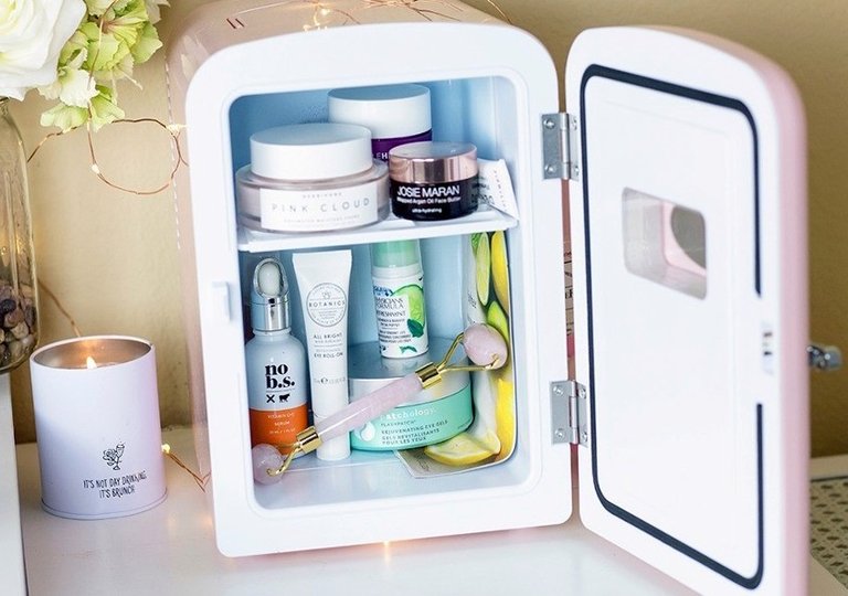 Можно ли, как и сколько хранить косметику в холодильнике Можно ли, как и сколько хранить косметику в холодильнике