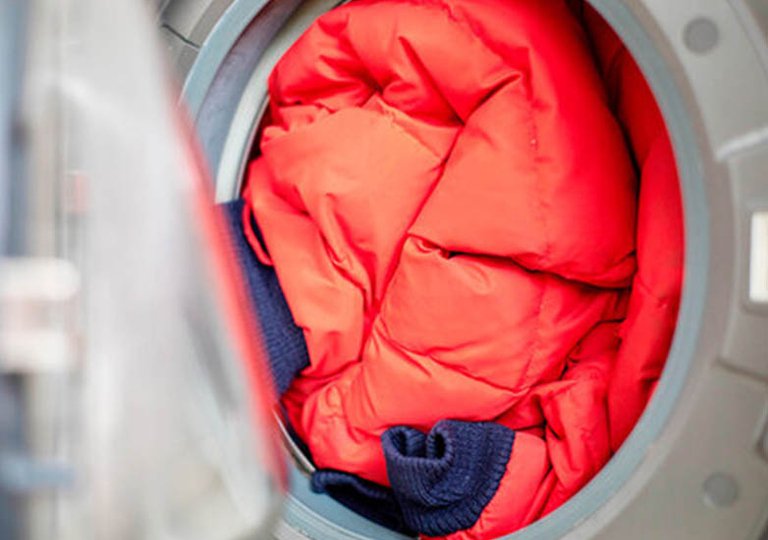 Можно ли стирать куртку в стиральной машине?