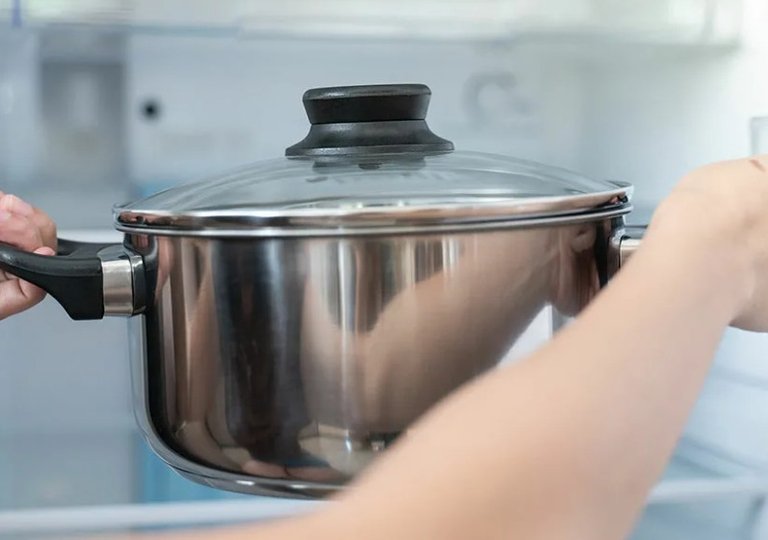 Можно ли, как и сколько хранить борщ в холодильнике? Можно ли, как и сколько хранить борщ в холодильнике?