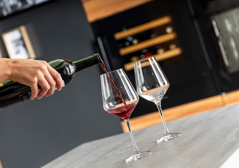 Преимущества встраиваемых и отдельностоящих винных шкафов Преимущества встраиваемых и отдельностоящих винных шкафов