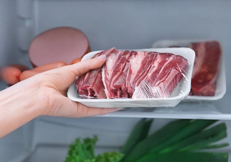 Можно ли, как и сколько хранить свинину в холодильнике? Можно ли, как и сколько хранить свинину в холодильнике?