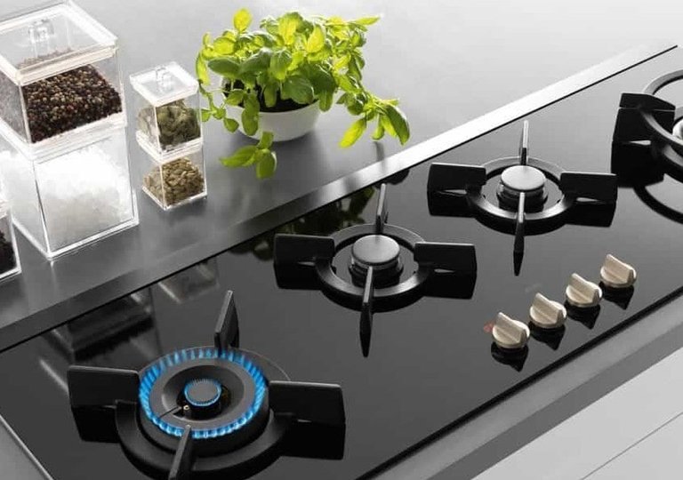 Обзор варочных панелей. Газовая варочная панель 3 конфорки Bosch. 3х конфорочная газовая панель для кухни встраиваемая. Газовая варочная панель 4. Варочная поверхность газовая Piramida.