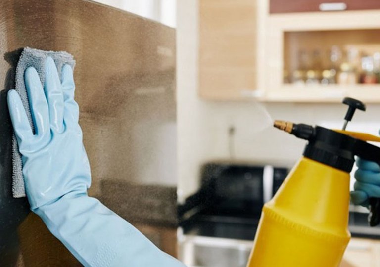 Как помыть холодильник без разводов Как помыть холодильник без разводов