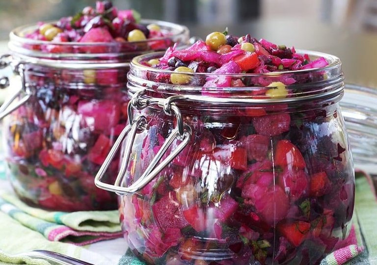 Можно ли, как и сколько хранить винегрет в холодильнике? Можно ли, как и сколько хранить винегрет в холодильнике?