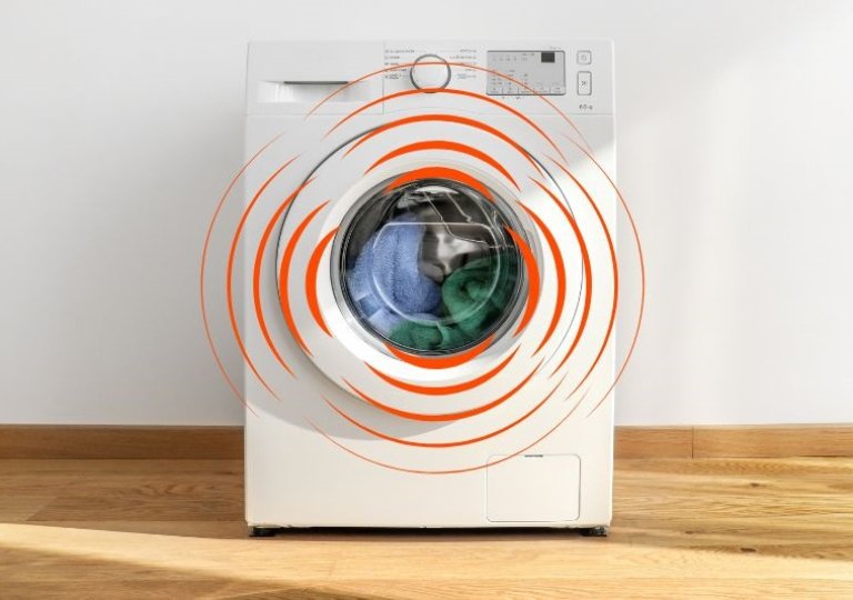 Почему стиральная машина прыгает при отжиме и как решить эту проблему