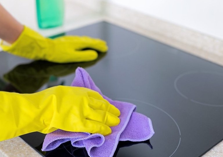 Как ухаживать за варочной панелью, чтобы она служила долго Как ухаживать за варочной панелью, чтобы она служила долго