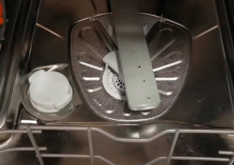 Почему посудомоечная машина не сливает воду и как это исправить? Почему посудомоечная машина не сливает воду и как это исправить?